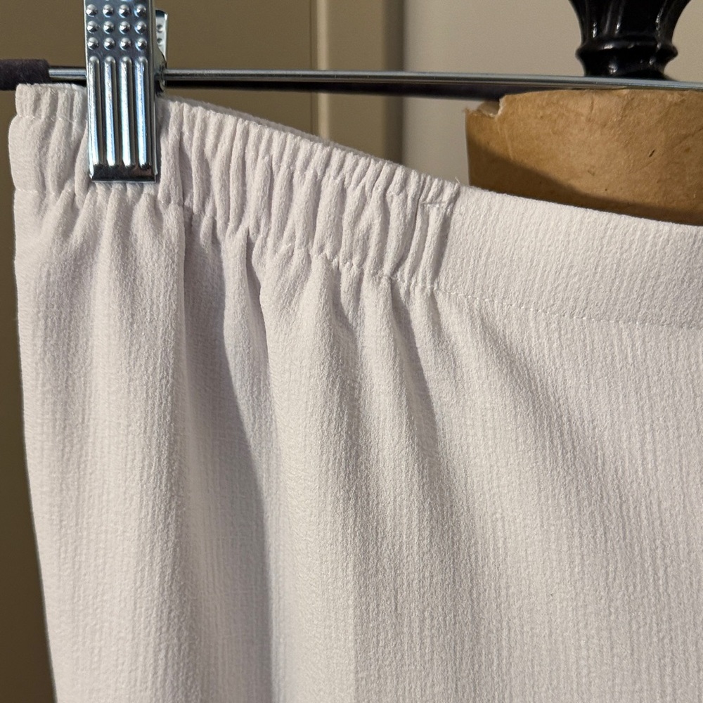 Drapers & Diamonds Women's White Trousers - Picture 6 of 6